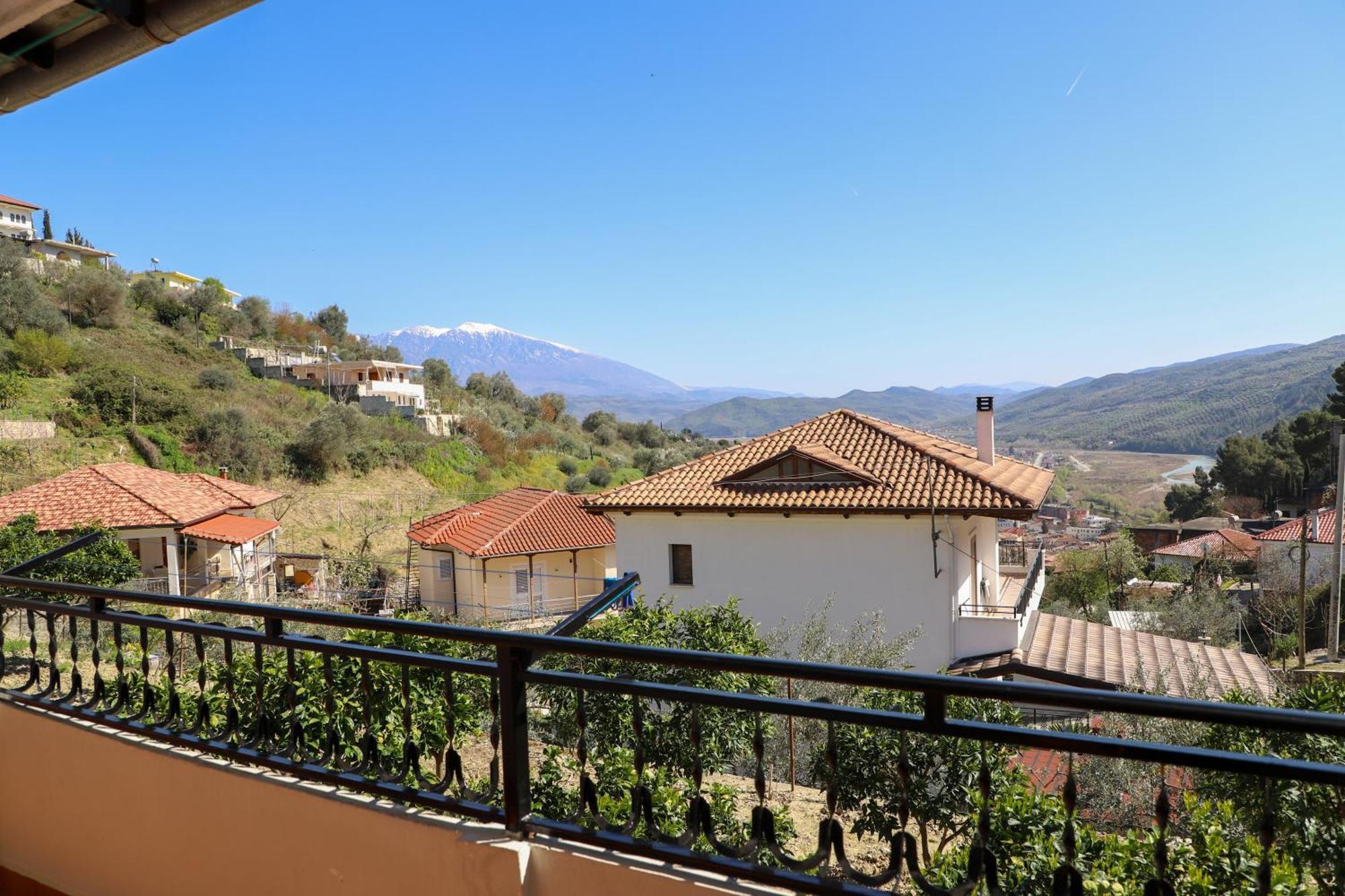 Guest House Marjo Berat Exterior photo