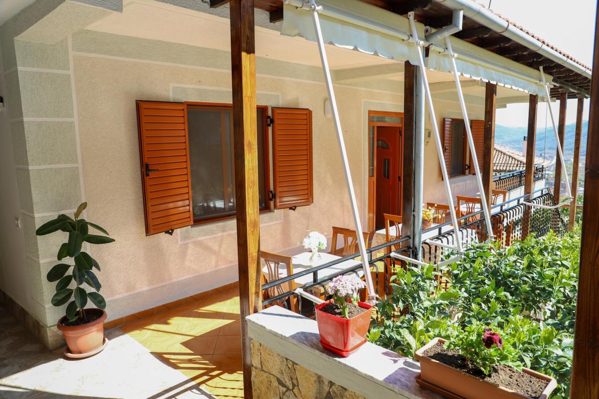 Guest House Marjo Berat Exterior photo