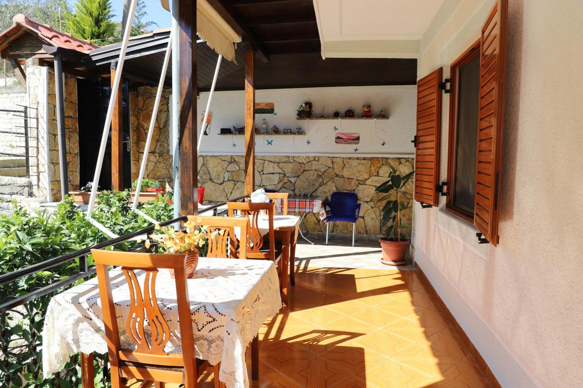 Guest House Marjo Berat Exterior photo