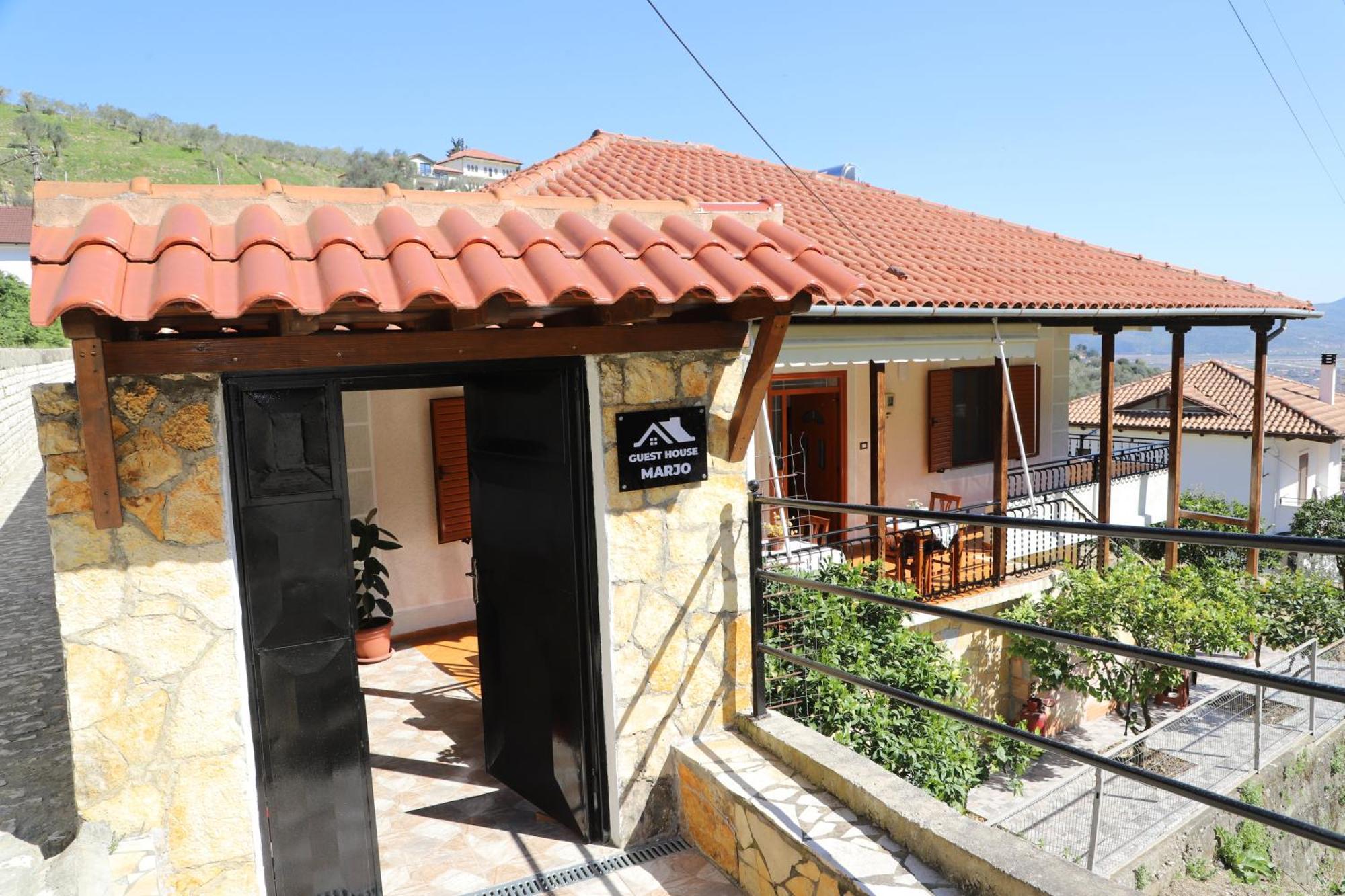 Guest House Marjo Berat Exterior photo