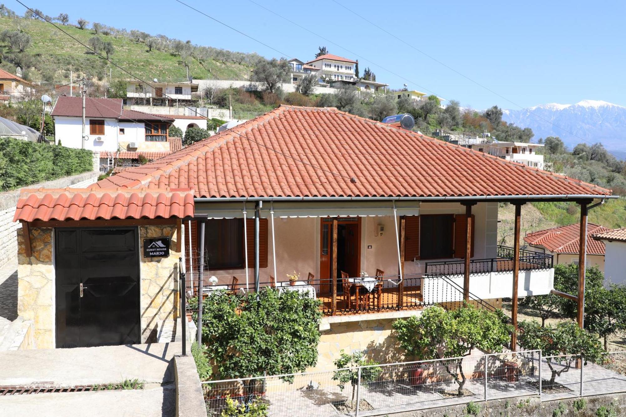 Guest House Marjo Berat Exterior photo