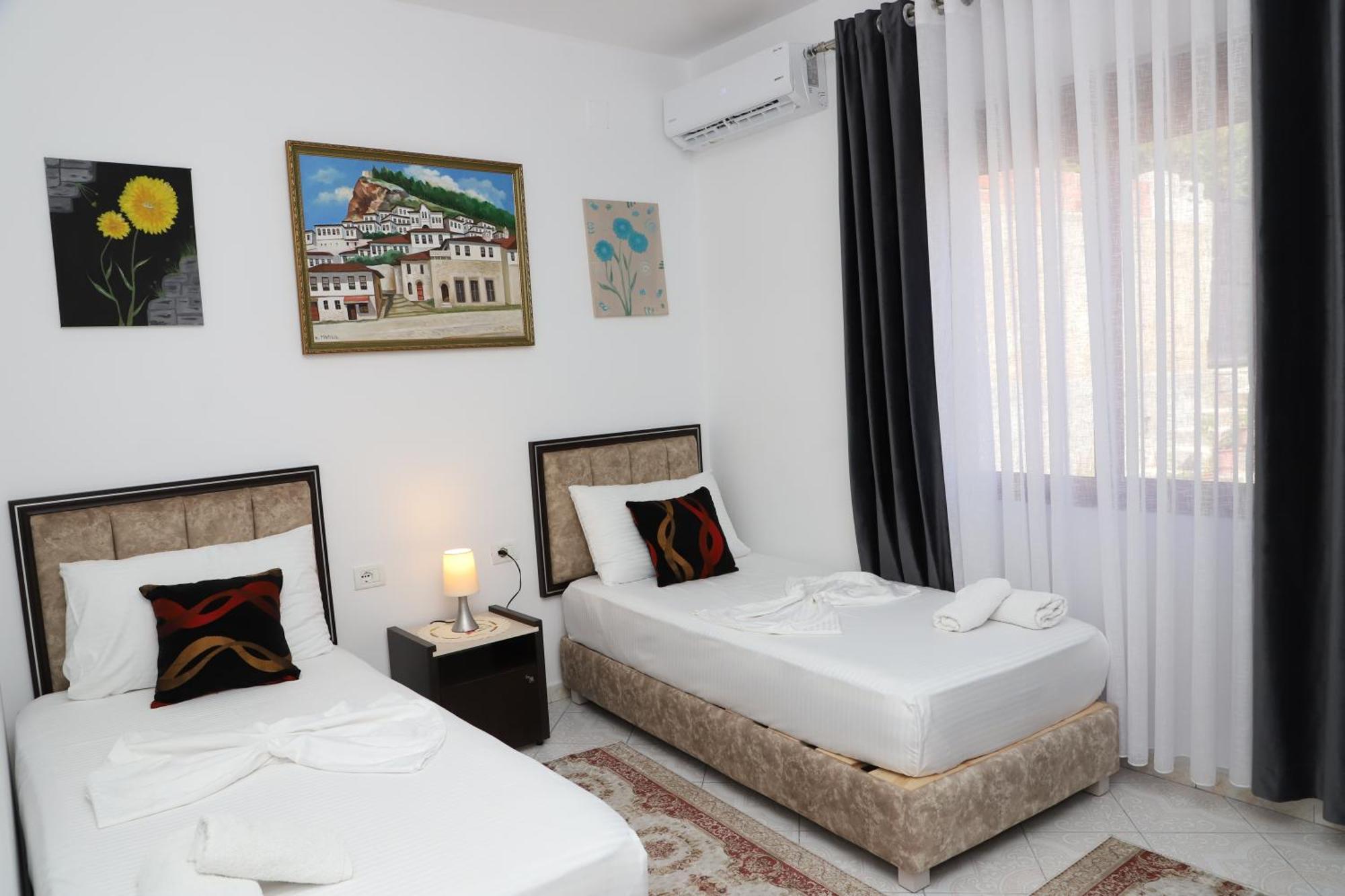 Guest House Marjo Berat Exterior photo
