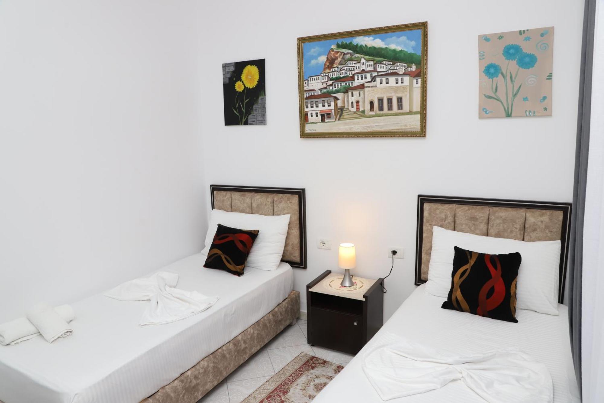 Guest House Marjo Berat Exterior photo